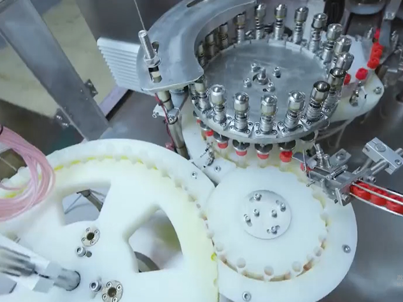 使用灌装真空自动旋盖机的意思