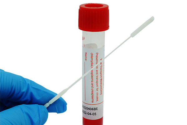 自动采样拭子吸塑包装机是医疗造作业自动化升级的沉要一环